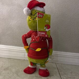 Grinch side stepper that plays “You’re A Mean One, Mr. Grinch”